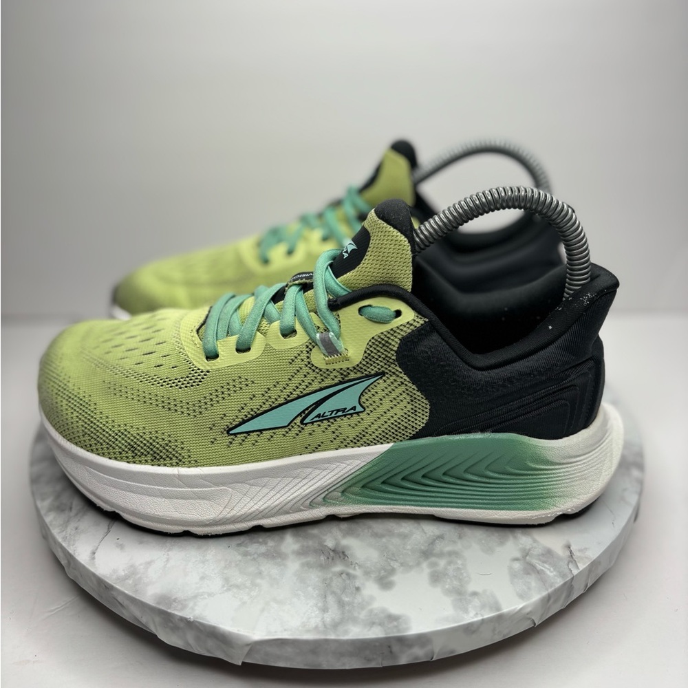 Size 6-Altra Provision 8 road running shoes Women